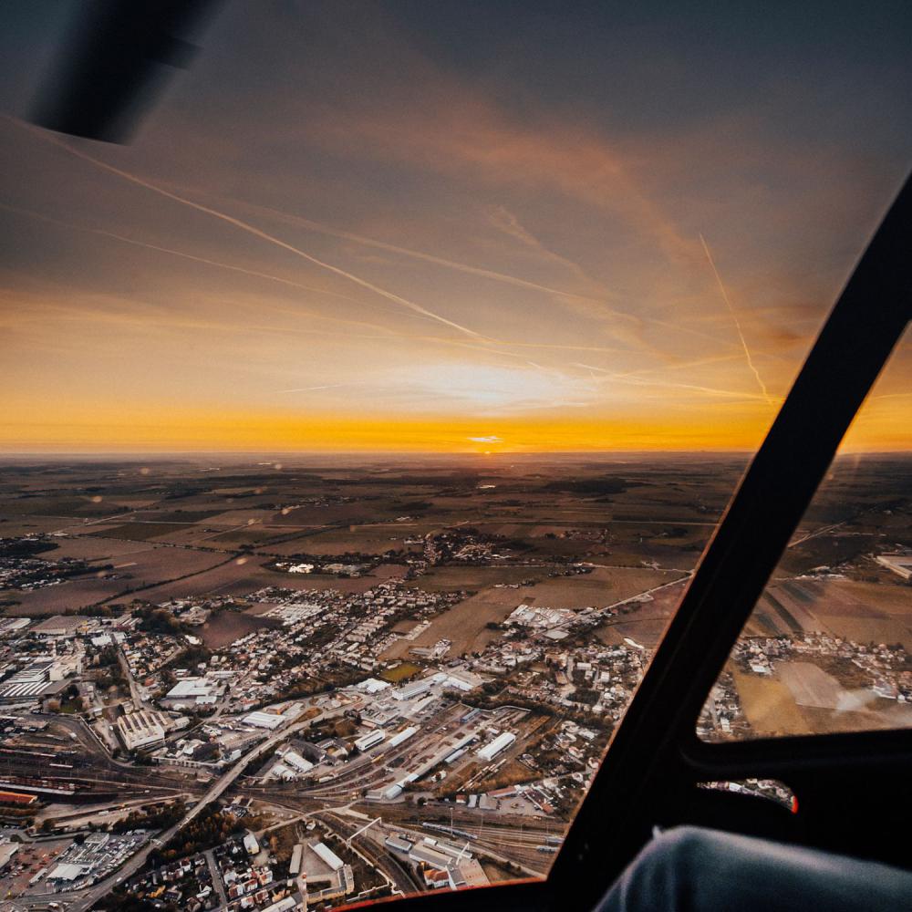 Romantický let vrtulníkem při západu slunce