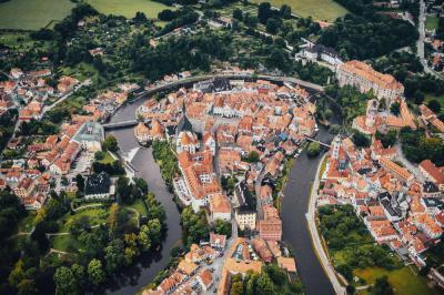 ČESKÝ KRUMLOV a okolí | Let vrtulníkem Robinson R44
