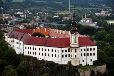DĚČÍN a okolí | Let vrtulníkem Robinson R44