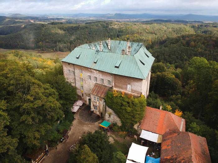 HRAD HOUSKA z paluby vrtulníku (27.04.2024)