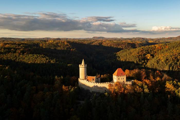 HRAD KOKOŘÍN z paluby vrtulníku (27.04.2024)