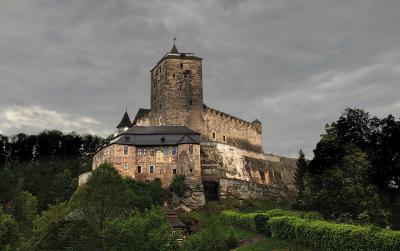 HRAD KOST a ZÁMEK HUMPRECHT z paluby vrtulníku (27.04.2024)