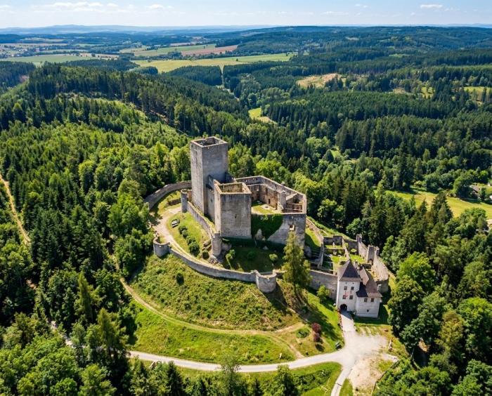 HRAD LANDŠTEJN z paluby vrtulníku