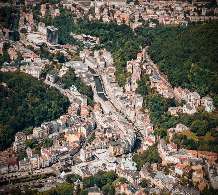 KARLOVY VARY a okolí | Let vrtulníkem Robinson R44