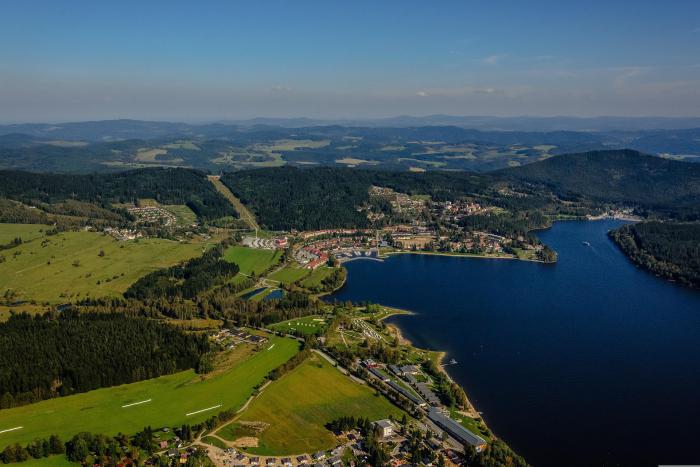 LIPNO NAD VLTAVOU a okolí | Let vrtulníkem BELL 206 (16.06.2024)