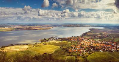 PÁLAVA z paluby vrtulníku Robinson R44