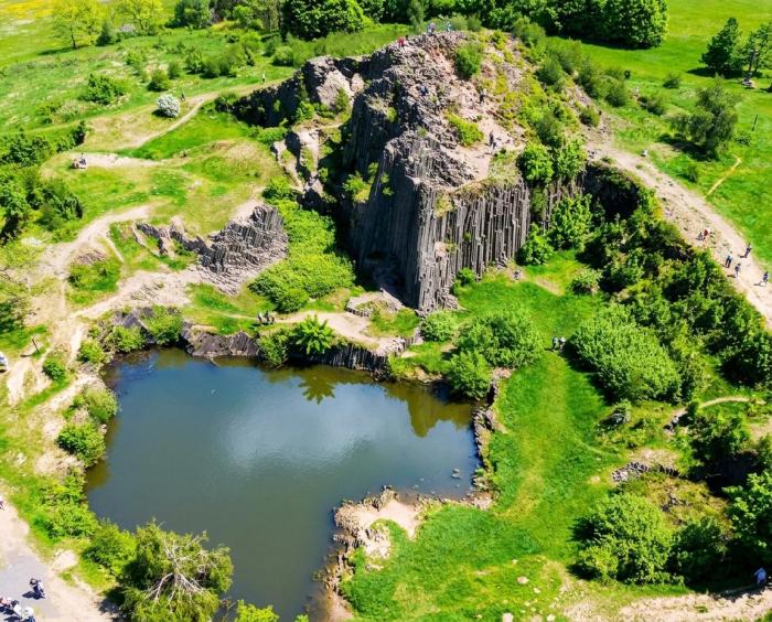 PANSKÁ SKÁLA a SKALNÍ HRAD SLOUP z paluby vrtulníku BELL 206