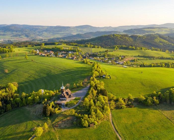 PEVNOST DOBROŠOV, JIRÁSKOVA CHATA z paluby vrtulníku BELL 206