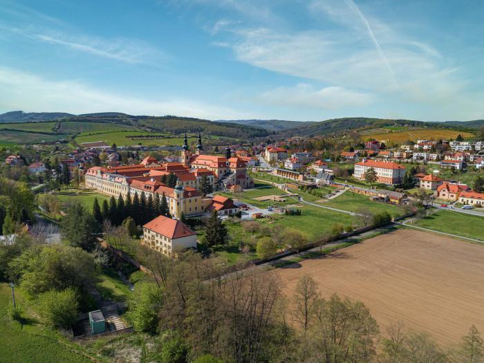 VELEHRAD a okolí | Let vrtulníkem Robinson R44