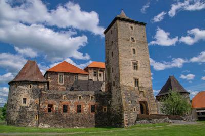 VODNÍ HRAD ŠVIHOV z paluby vrtulníku Robinson R44